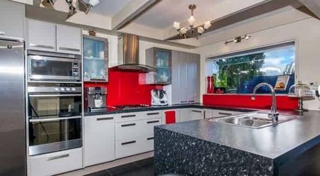 Family Home - Photo 4