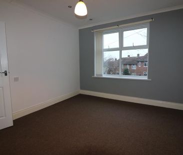 3 bedroom flat to rent - Photo 4