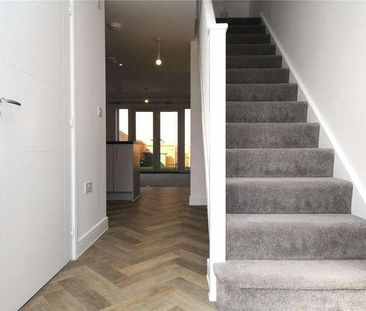 Edwards Grove, Bordon, Hampshire, GU35 - Photo 1