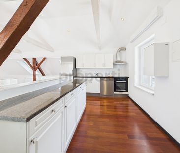 Historic home with modern living comfort Charming house in a centra... - Photo 4