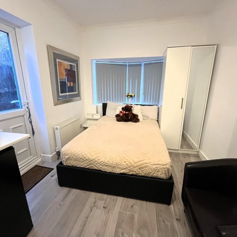 Studio to rent - Photo 1