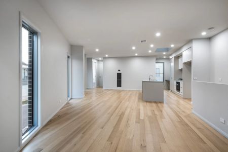 Pristine townhouse in superb location. - Photo 2