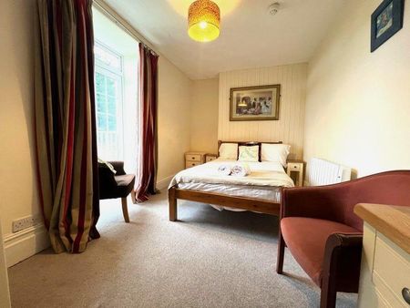 8 bedroom detached house to rent - Photo 4