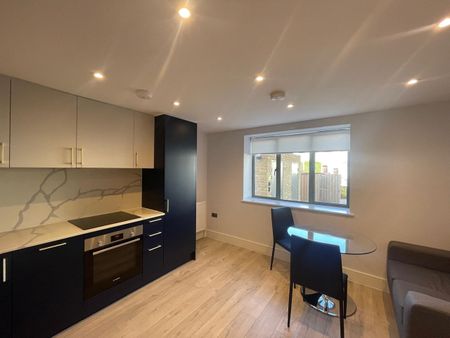 1 Bed Flat, Lonpro Court, SW19 - Photo 2