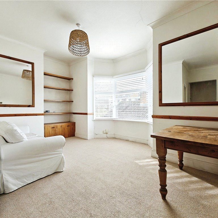 Baillie Road, Guildford, Surrey, GU1 3LN - Photo 1