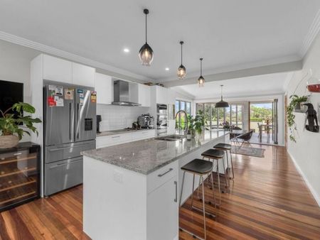 Beautiful Home in Wavell Heights - Photo 3