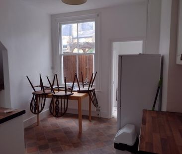 Room in a Shared Flat, Southfields, SW18 - Photo 4