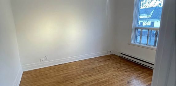 Verdun - Superbe 3 1/2 Avec Cour Arrière - Photo 2