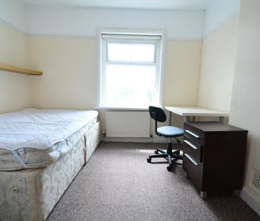 5 bedroom semi-detached house to rent - Photo 4