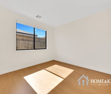 Modern Family Living with Space & Comfort in Prime Sunbury Location - Photo 6