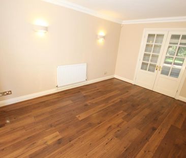 Pembroke Road, Woking, Surrey, GU22 - Photo 2