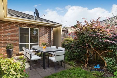 2/268 Lawrence Road, MOUNT WAVERLEY, VIC - Photo 4