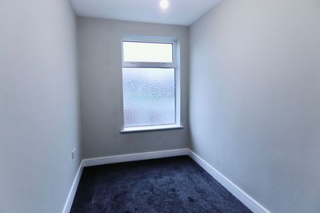 Newly Refurbished 3-Bedroom End Terrace in Popular Royston Location - Photo 3