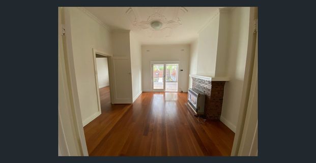 Charming 1930s Art Deco Duplex in a Quiet, Convenient Location - Photo 1