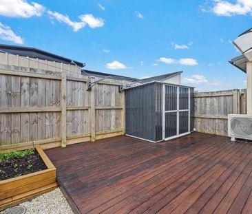 Chic 3BR Karaka Townhouse w/ Deck! - Photo 6