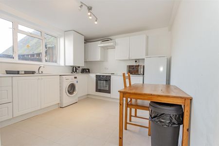 3 bedroom Flat to let - Photo 4