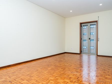 2+1 Bedroom Apartment in Canidelo (Remodeled) - Photo 3