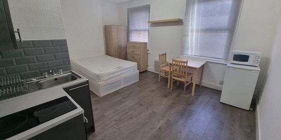 Studio Flat, Benwell Road, N7 - Photo 3