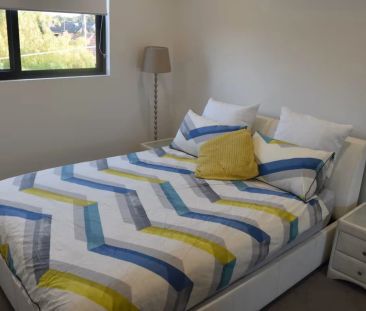 Contemporary Family Elegance - Photo 4