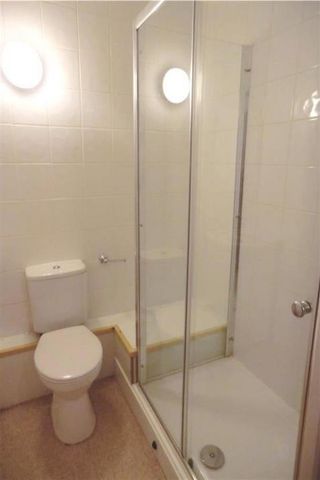 1 bedroom retirement property to rent - Photo 2