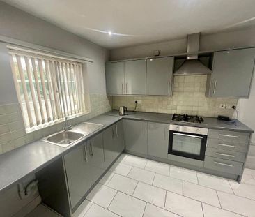 3 bedroom semi-detached house to rent - Photo 5