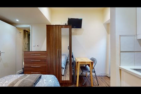 Studio Flat, Ash, NW2 - Photo 2