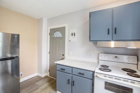 For Lease - 256 Park Park Unit# 2, Vanier and Kingsview Park, Ontario - Photo 4