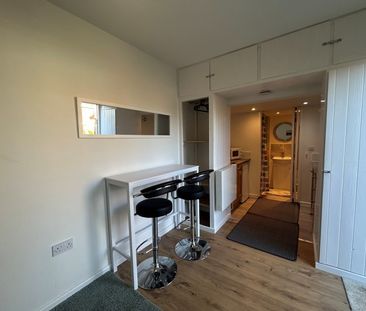 Rodney Way, Guildford, Surrey, GU1 - Photo 1