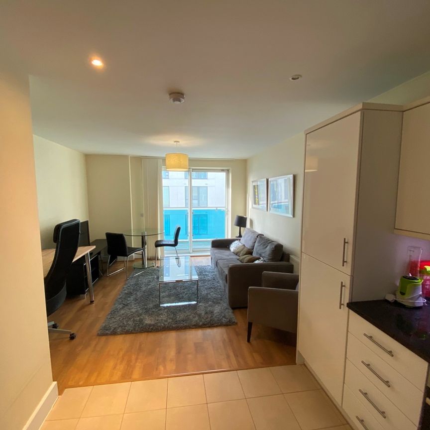 1 Bed Flat, Gooch House, W6 - Photo 1