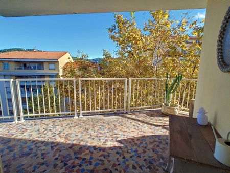 Location Appartement 3 pièces 67 m2 à Cannes - Photo 2