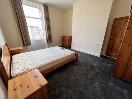 1 bedroom in a house share to rent - Photo 4