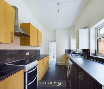 2 bedroom ground floor flat to rent - Photo 1