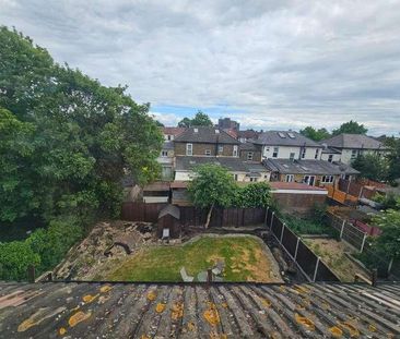 Aldborough Road South, London, IG3 - Photo 5