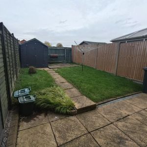 2 bedroom terraced house to rent - Photo 2