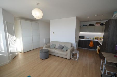 Studio to rent - Photo 2