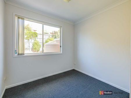 Large Private Duplex Close to Schools, Shops & Transport 4 Bed, 2 Bath, Double Garage - Photo 4