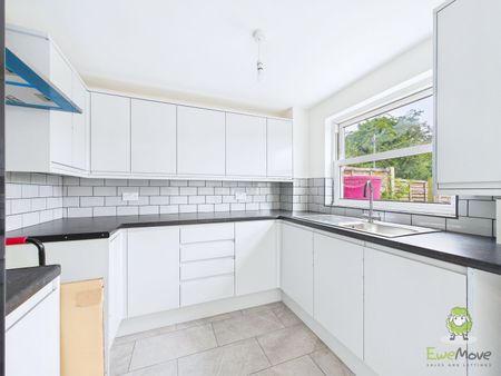 3 Bedroom - Photo 4