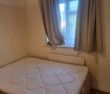 Room in a Shared House, Burnley Road, NW10 - Photo 3