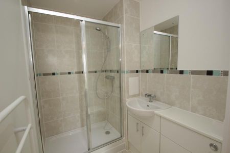 Guildford Road, Woking, Surrey, GU22 - Photo 4