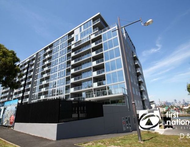 Modern 3-Bedroom Apartment with Stunning CBD Views - Photo 1