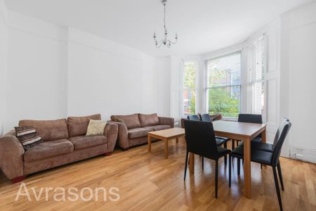 4 bedroom flat to rent - Photo 4