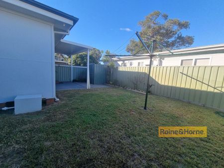 IMMACULATE 4 BEDROOM FAMILY HOME - Photo 5
