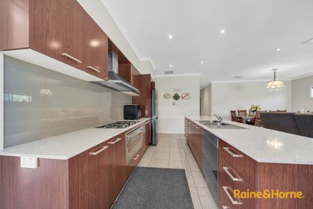 22 Challenger Circuit, Cranbourne East, VIC 3977 - Photo 2