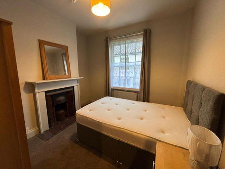 1 bedroom in a house share to rent - Photo 2