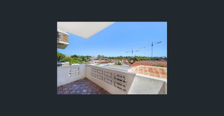 Modern One Bedroom Apartment in Great Location - Photo 5