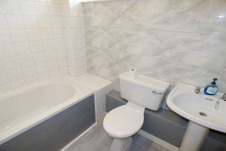 2 bed flat to rent in Chichester Way, Jarrow, NE32 - Photo 4