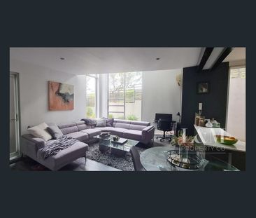 Stylish Dual euro Level Retreat in Prime Location - Photo 2