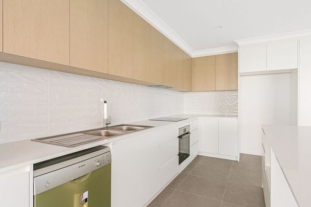 BRAND NEW TOWNHOUSE 7 MINUTES FROM THE BEACH - Photo 1