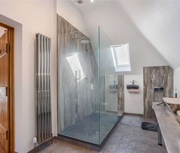 An extensive former coach house to rent with secondary accommodatio... - Photo 4