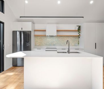 Architecturally Designed 2-Bedroom Coastal Retreat - Photo 2